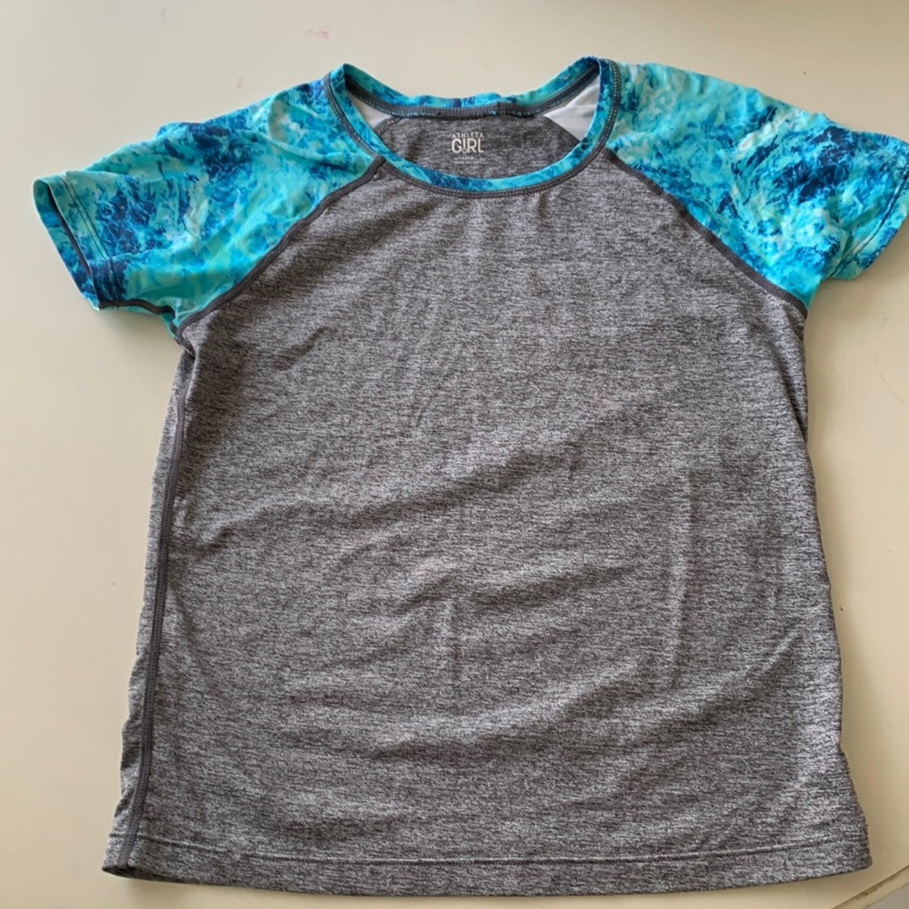 Athleta Girl gray shirt with blue sleeves